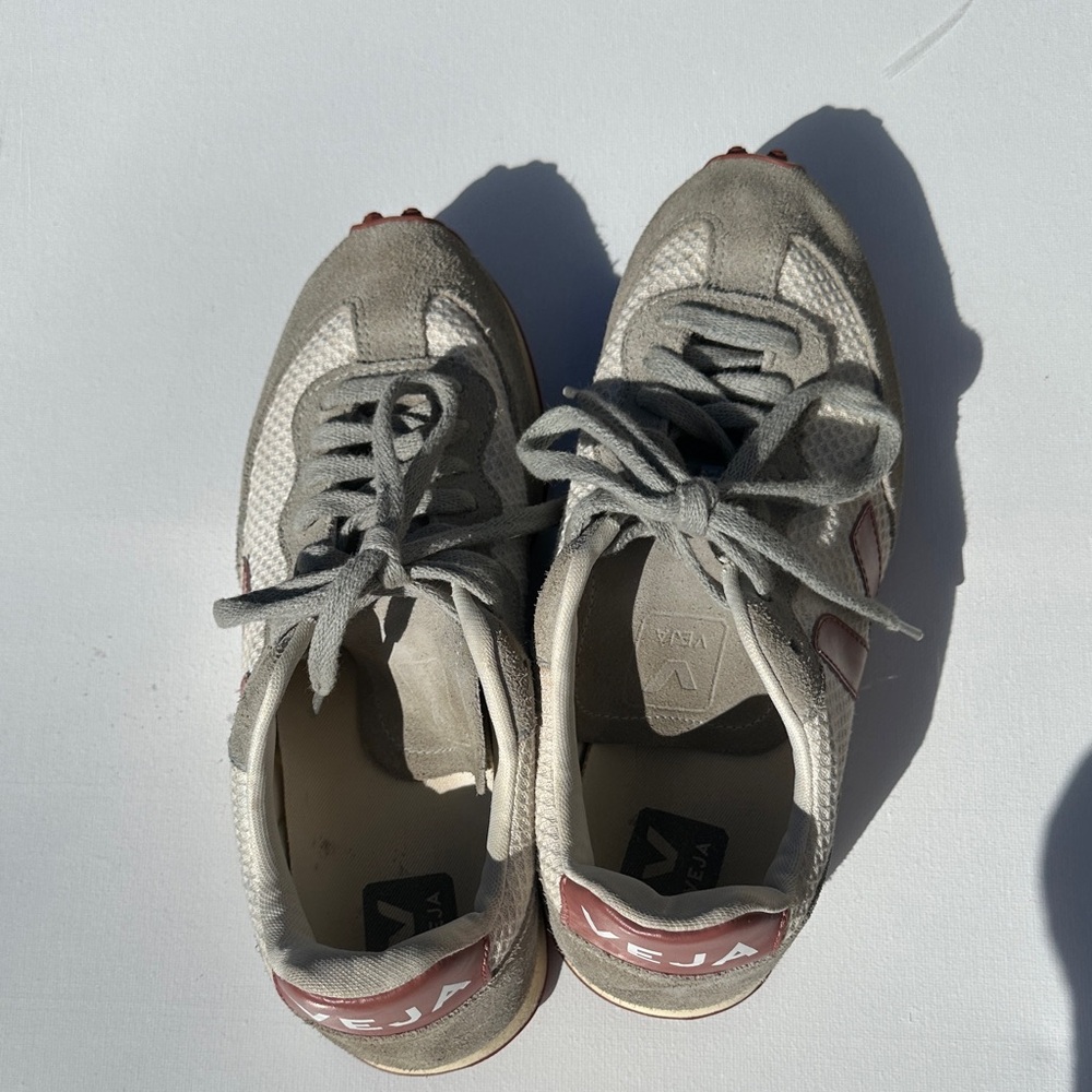 Veja Women's Sneakers Gray Suede Rose-Brown Logo White Mesh Lace Up Size 8.0 US